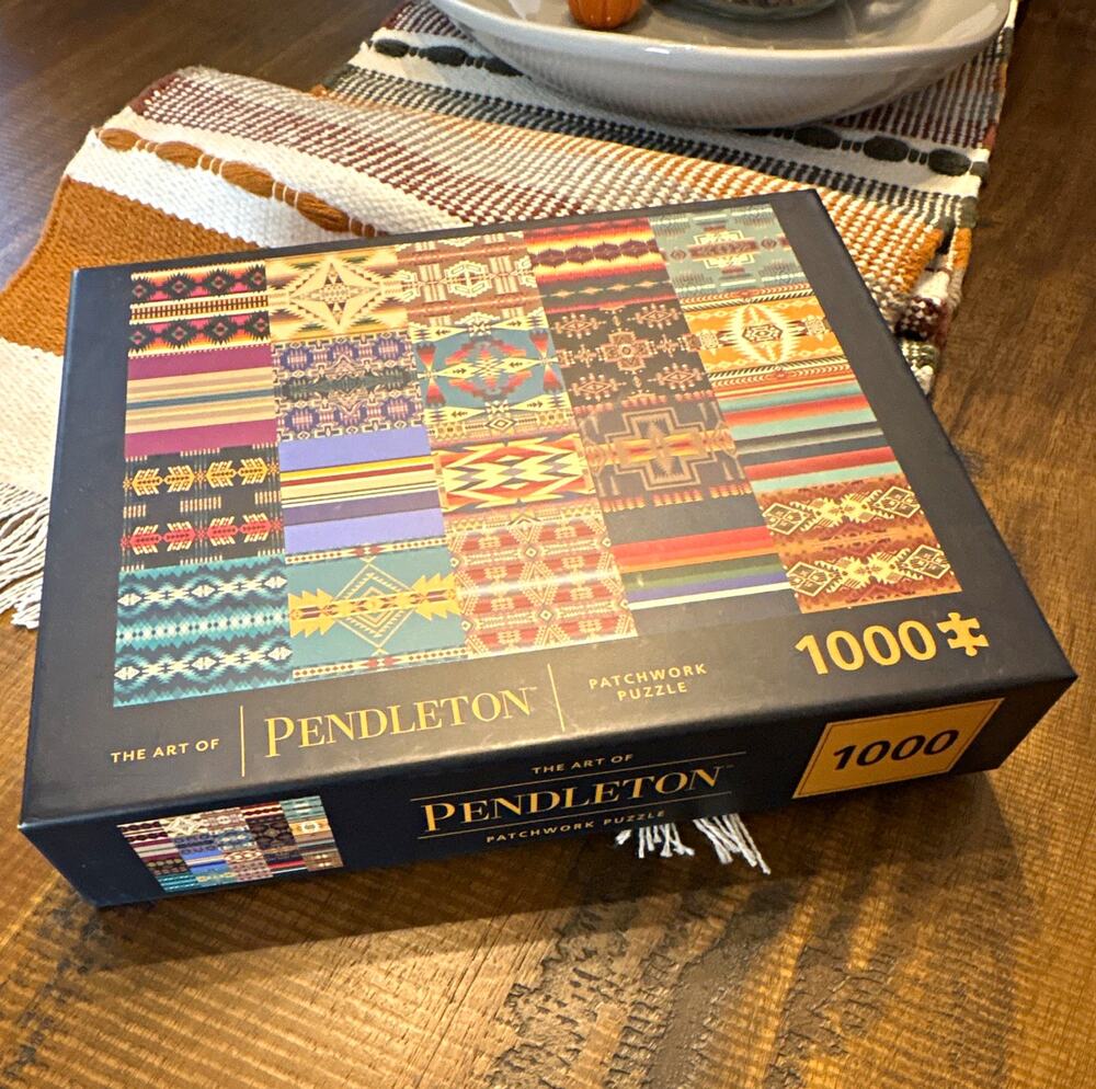 Pendleton / Art of Patchwork / 1000 Piece Interlocking Cardboard Jigsaw Puzzle